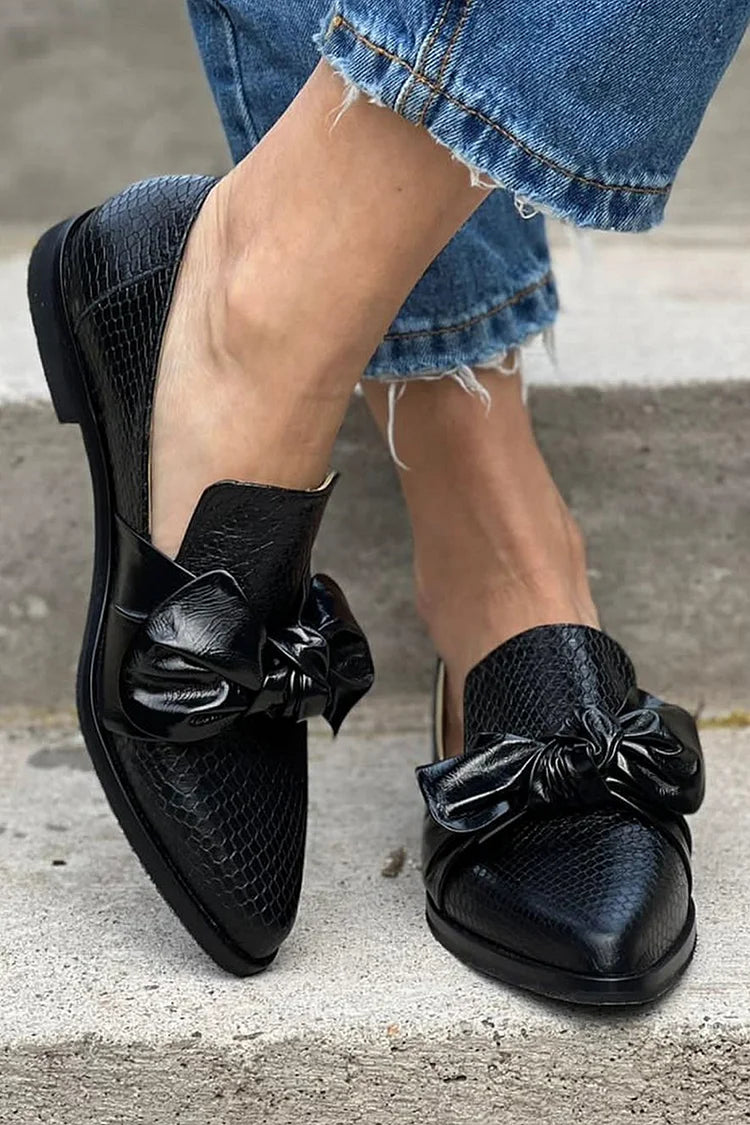 Elegantní mokasíny s mašlí – detail střihu