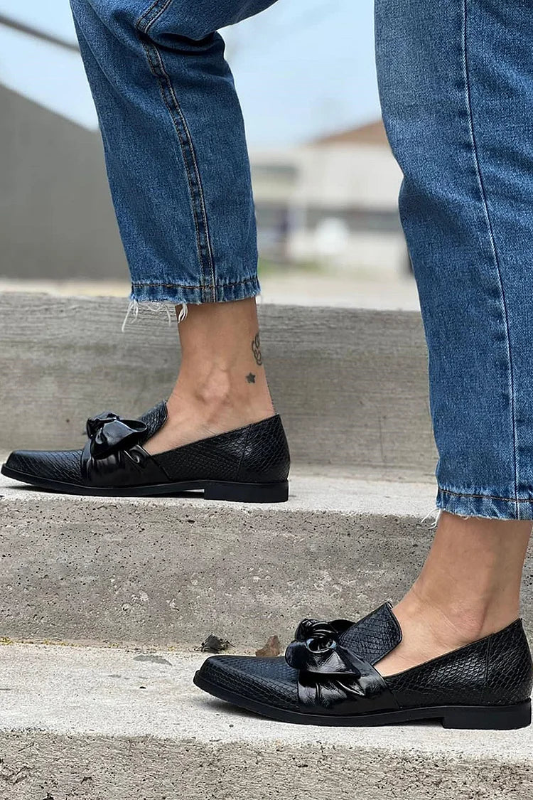 Elegantní mokasíny s mašlí – detail provedení