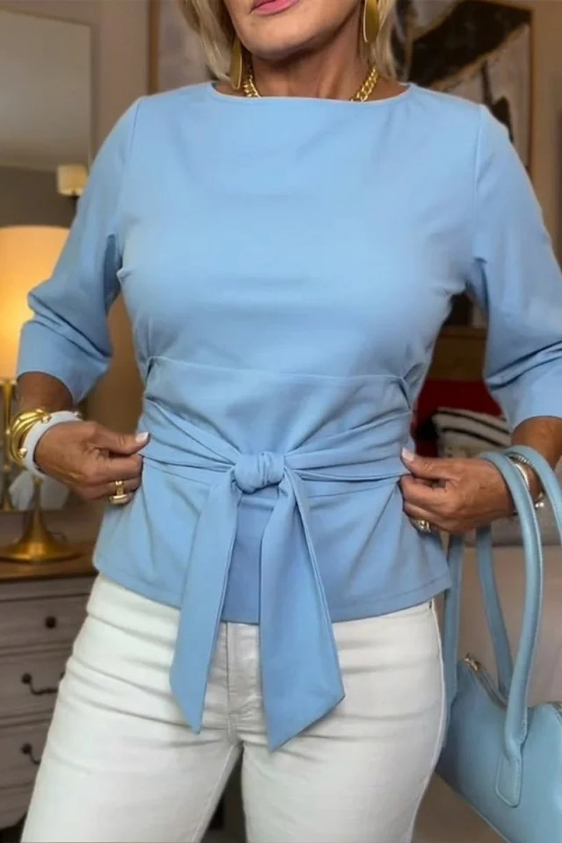 Elegantní top s mašlí v pase – detail provedení