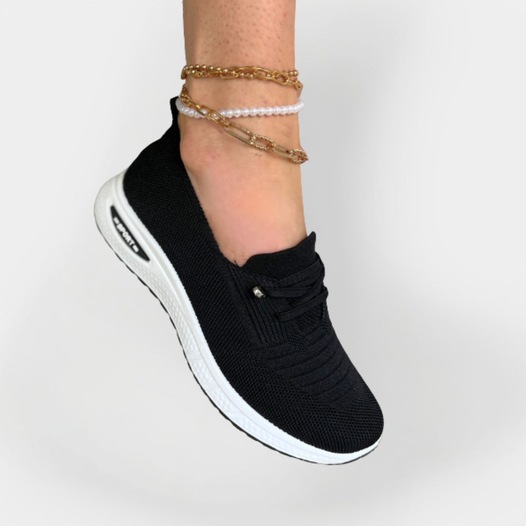 Sportovní obuv z lehkého materiálu s flexibilní podrážkou
