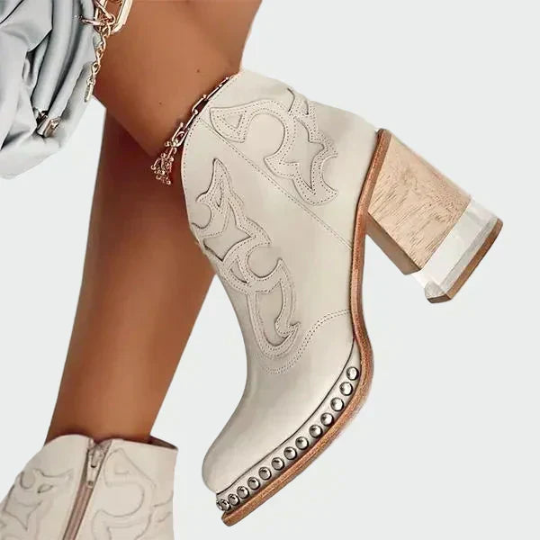 Vyšívané boty – detail provedení