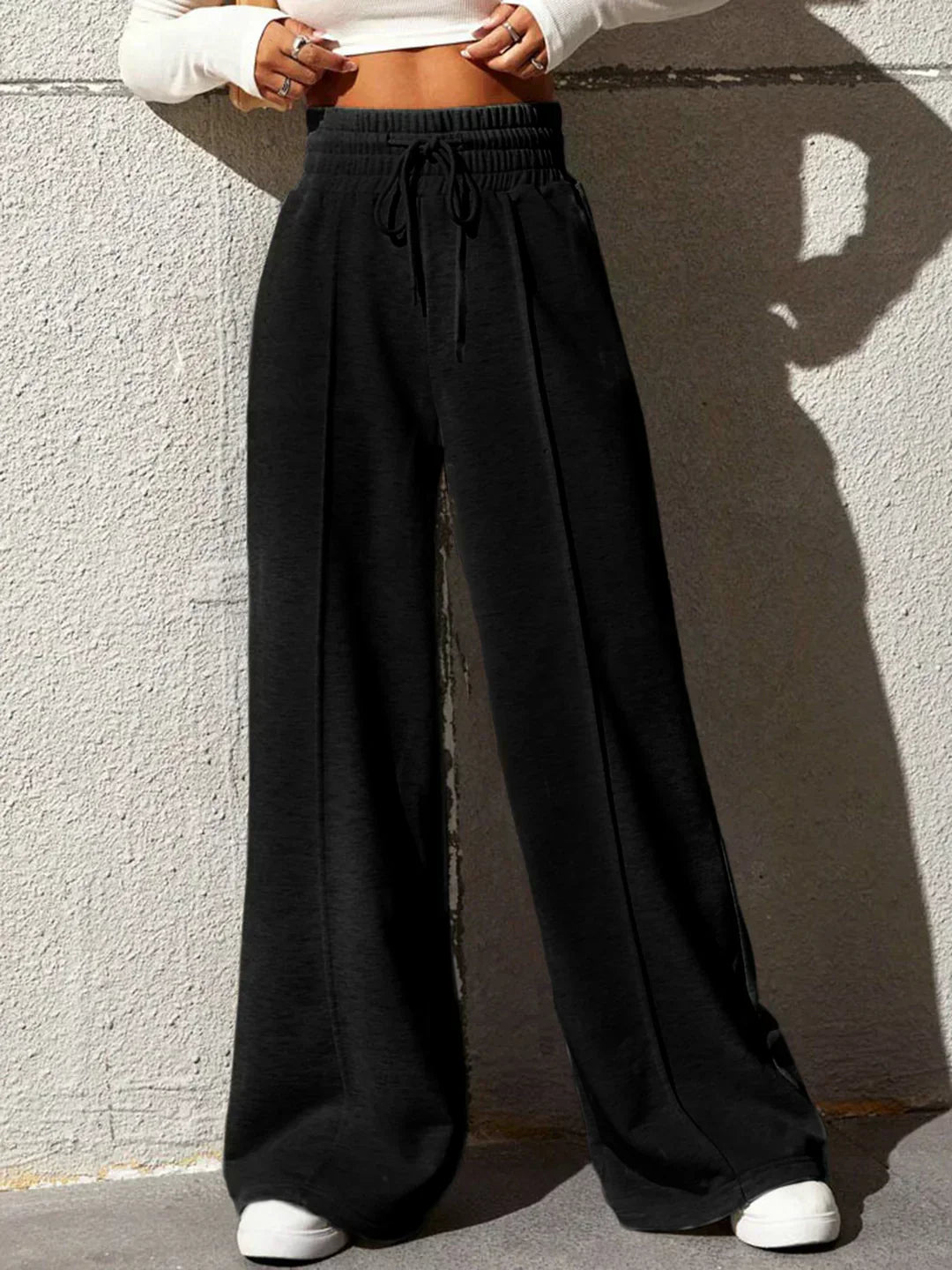 Široké, Ležérní a elegantní kalhoty na procházky po městě – detail střihu