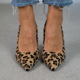 Slingback boty s leopardím potiskem – detail provedení