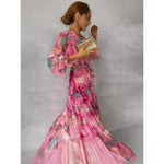 splývavý šaty s Květinovým Vzorem a Výstřihem do V – další pohled