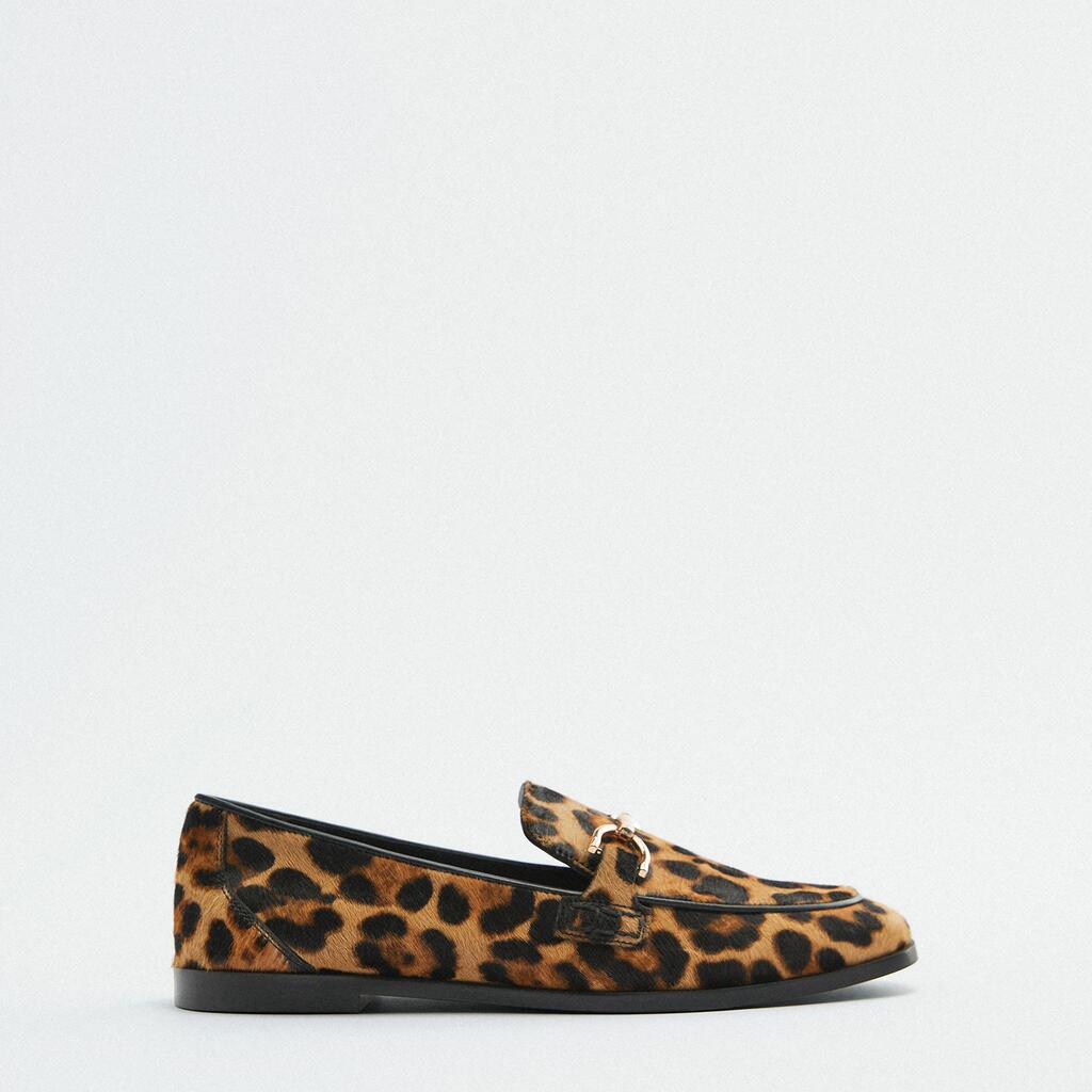 Odvážné mokasíny s leopardím potiskem – detail provedení
