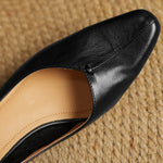 Elegantní boty s kitten podpatkem – detail provedení
