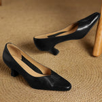 Elegantní boty s kitten podpatkem – další pohled