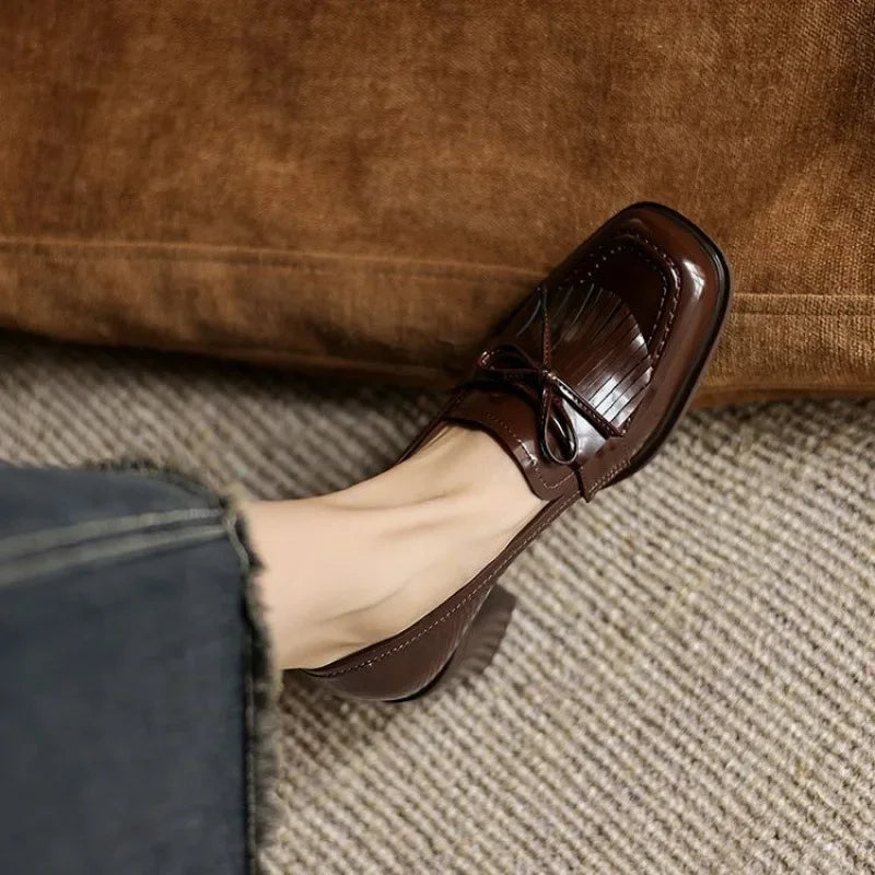 Mokasíny na podpatku – další pohled
