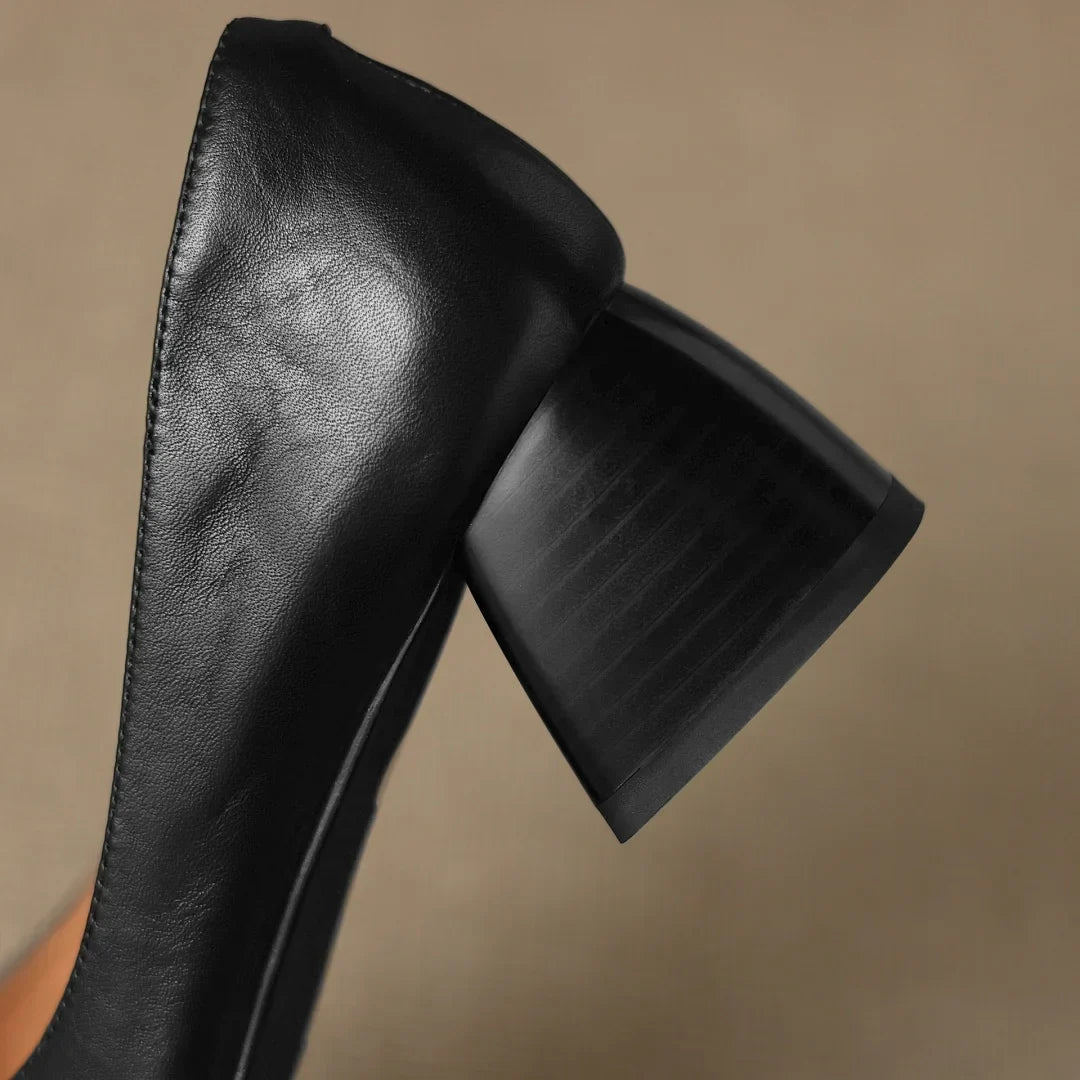 Elegantní boty s blokovým podpatkem – pohled na model