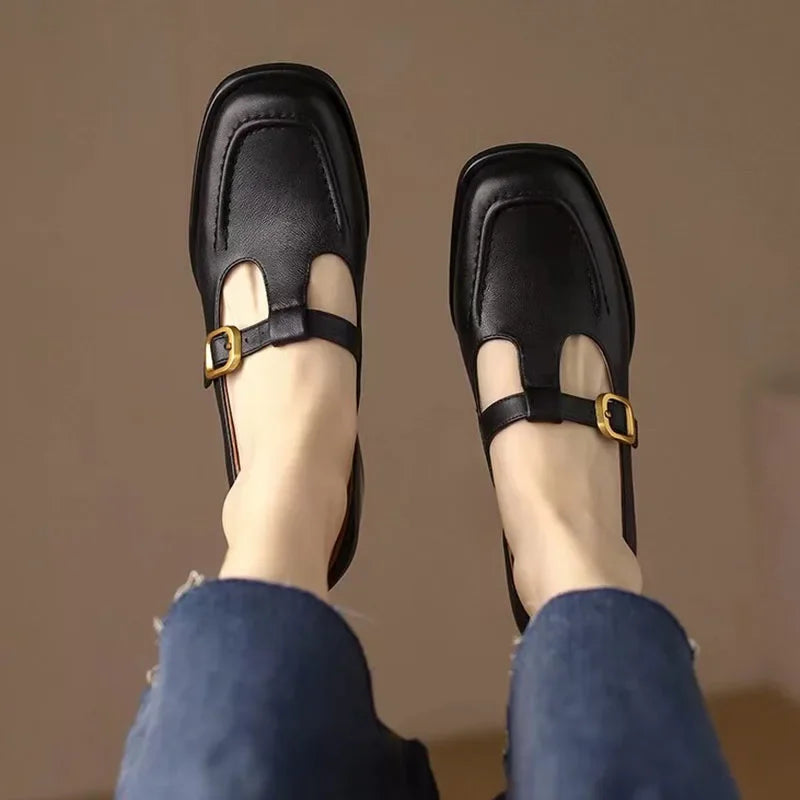 T-strap boty ve vintage stylu – detail produktu