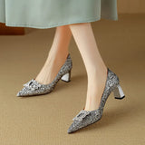 Lesklé stiletto boty – pohled na model
