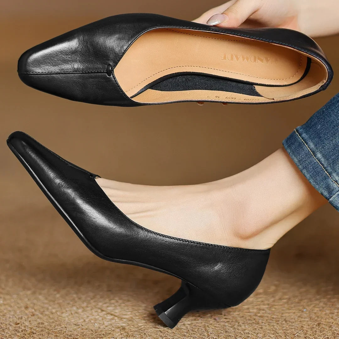 Elegantní boty s kitten podpatkem – detail produktu