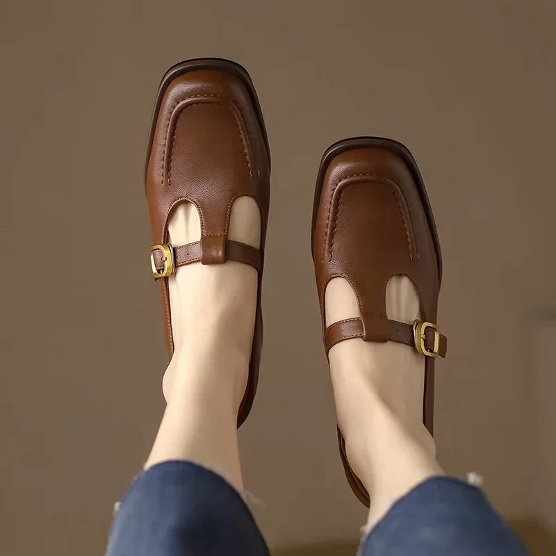 T-strap boty ve vintage stylu – pohled na model