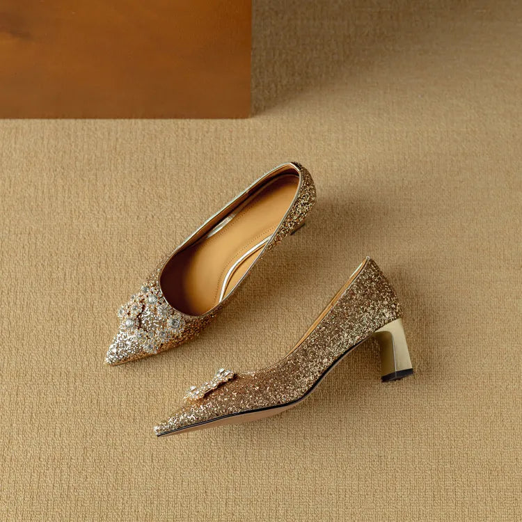 Lesklé stiletto boty – další pohled