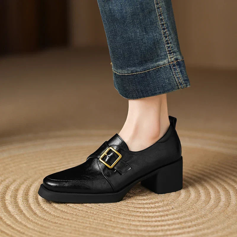 Elegantní boty s přezkou a blokovým podpatkem – detail produktu