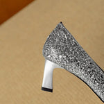 Lesklé stiletto boty – detail provedení