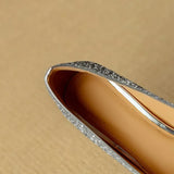 Lesklé stiletto boty – pohled na model
