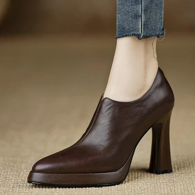 Stylové stiletto boty – detail střihu
