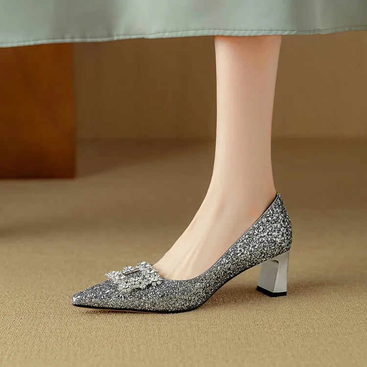 Lesklé stiletto boty – další pohled
