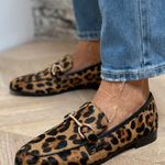 Odvážné mokasíny s leopardím potiskem – detail střihu