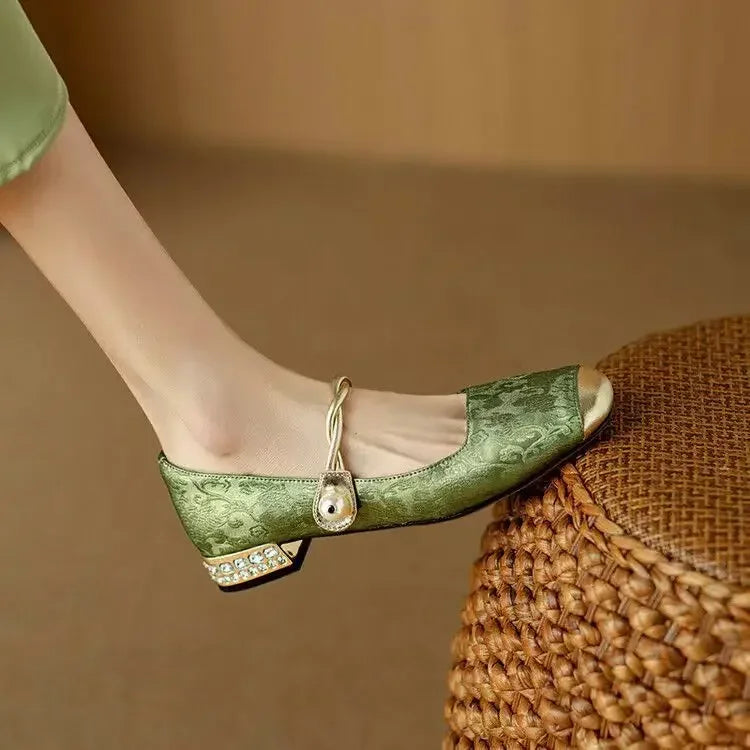 Klasické lodičky s elegantním vzhledem – další pohled