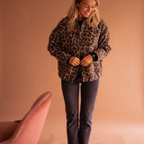 Bunda s leopardím potiskem – detail provedení