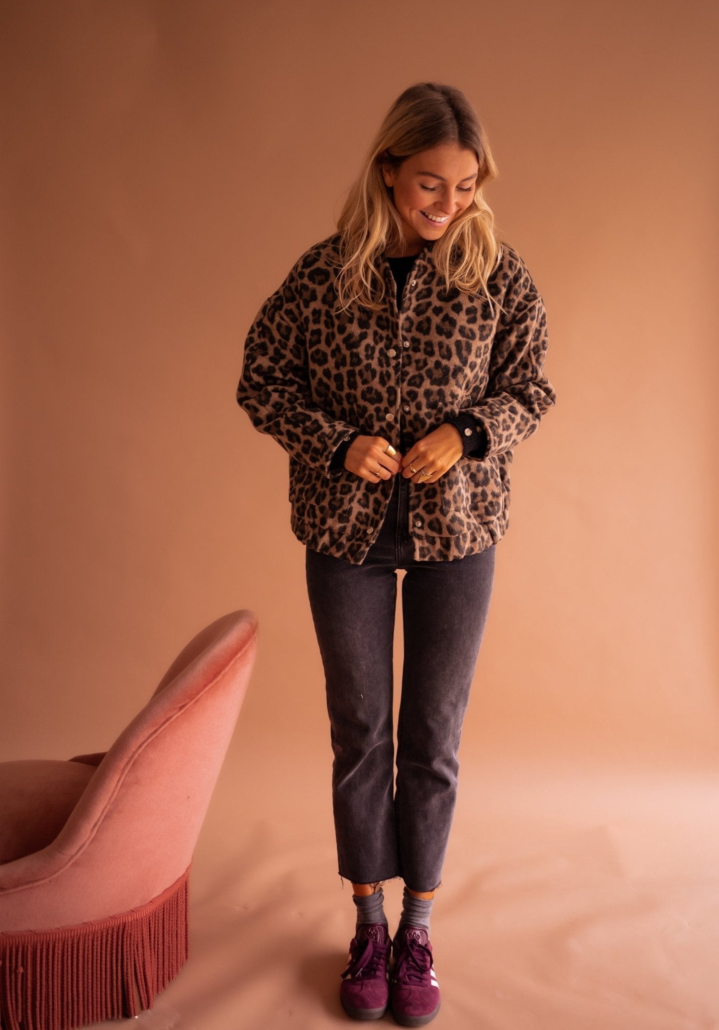 Bunda s leopardím potiskem – detail provedení
