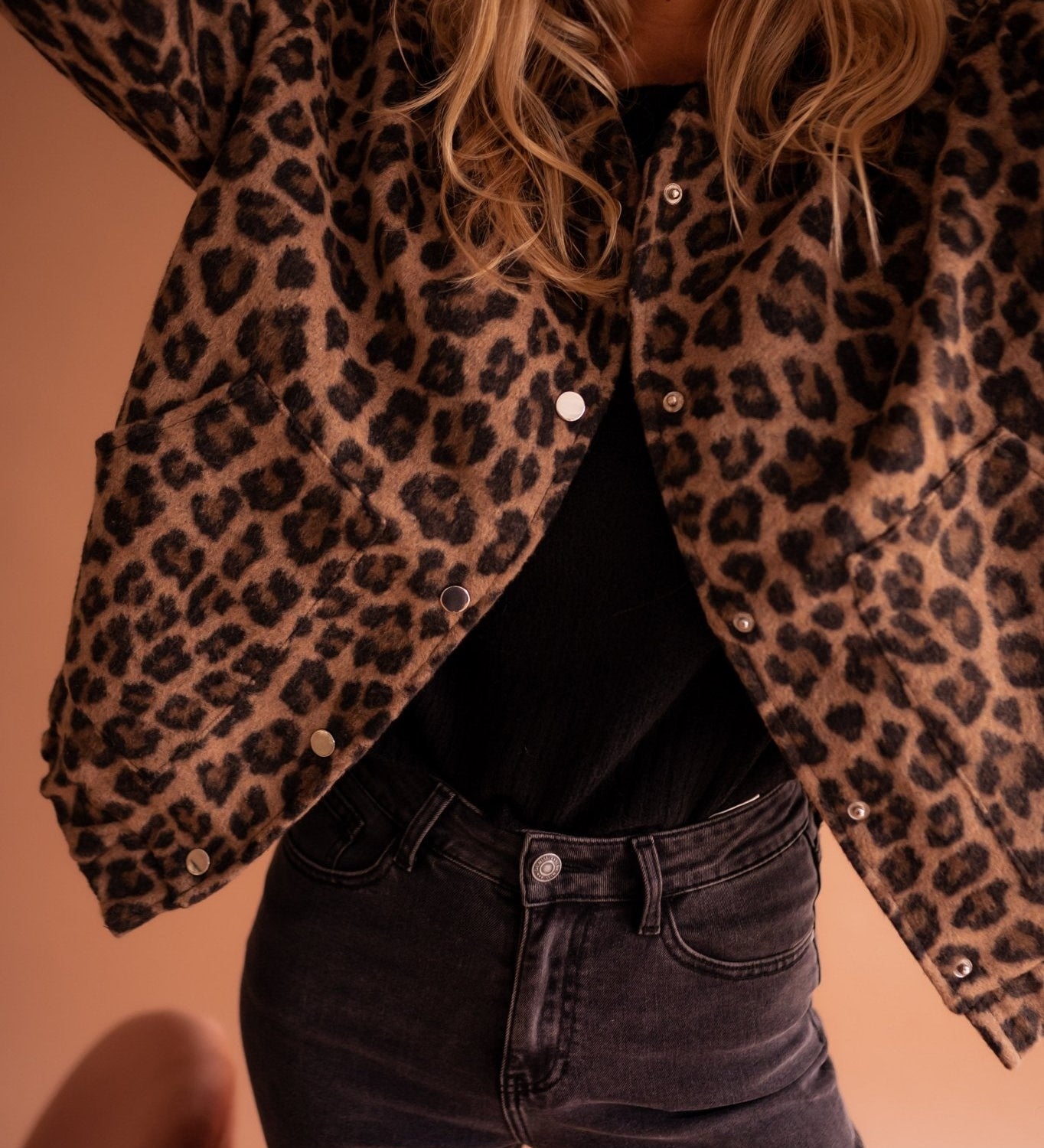 Bunda s leopardím potiskem – detail produktu