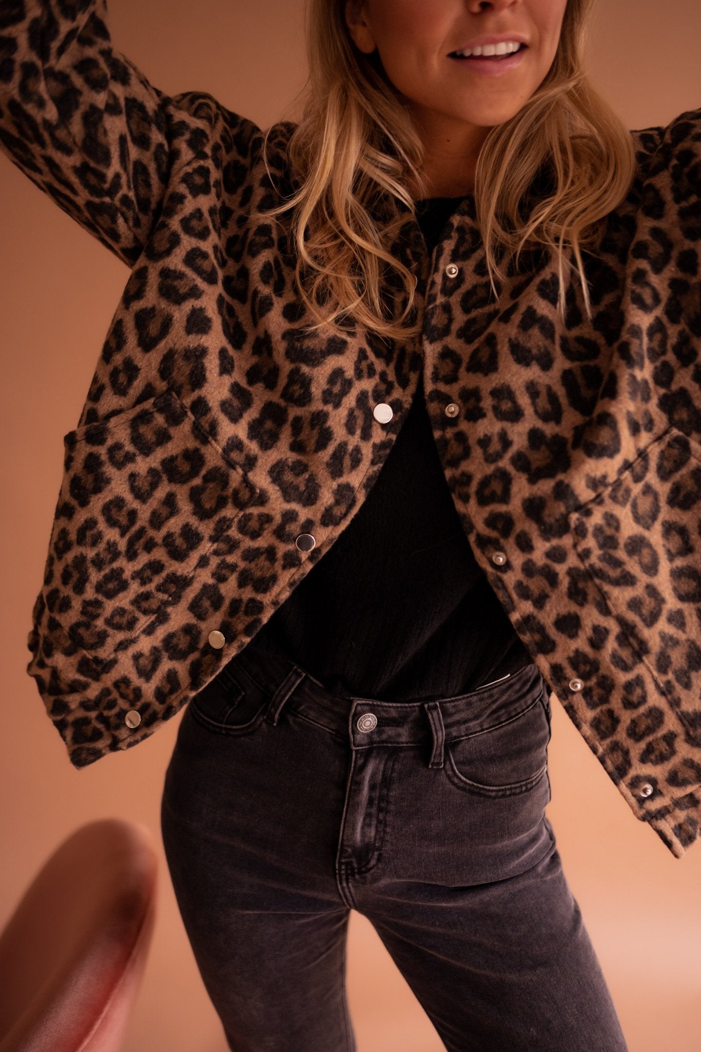 Bunda s leopardím potiskem – detail produktu