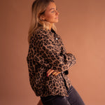 Bunda s leopardím potiskem – další pohled