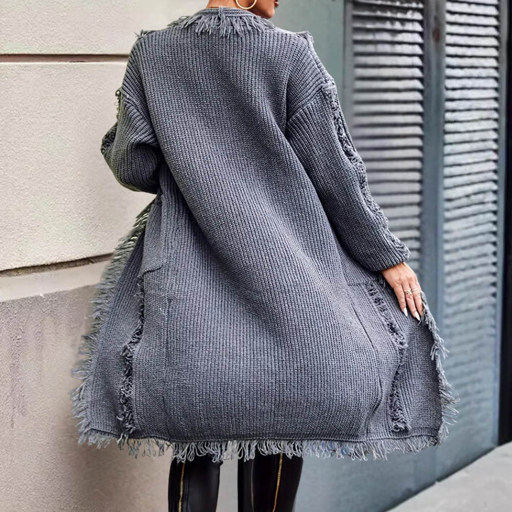 Dlouhý elegantní kardigan s volnějším střihem – detail střihu