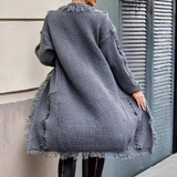 Dlouhý elegantní kardigan s volnějším střihem – detail střihu